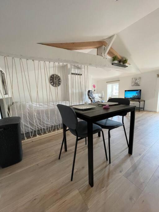 Studio Neuf Lumineux Climatise Бле Екстер'єр фото